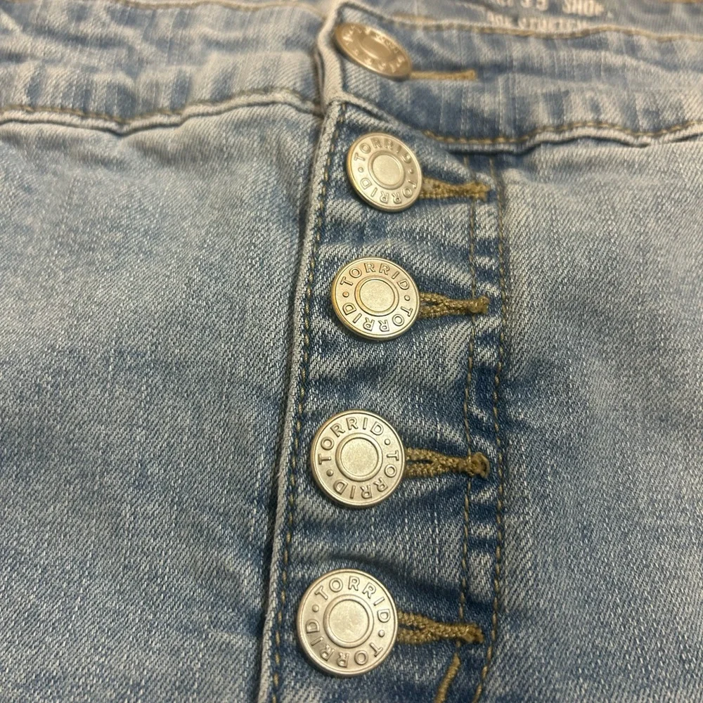 Torrid Women's Light Blue Jean Shorts - Picture 3 of 8